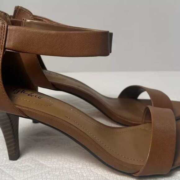Style & Co Paycee Two-Piece Dress Sandals, Brown Size 8W 2-3/4" Wrapped Heels - Picture 2 of 6